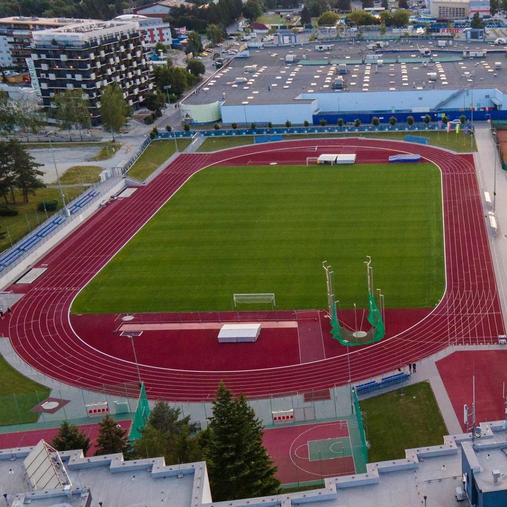 Záber na Atletický štadión UNIZA.