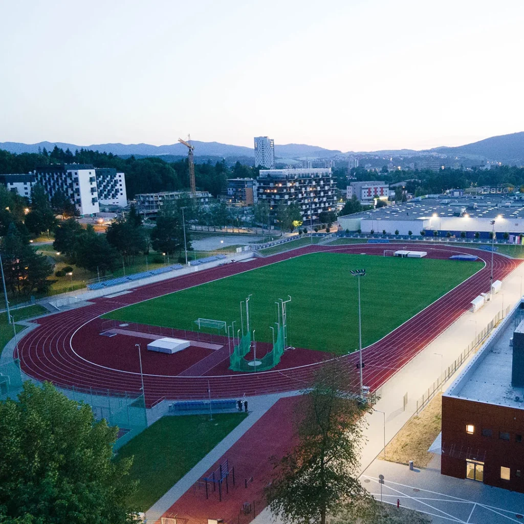Atletický štadión UNIZA - pohľad z hora.