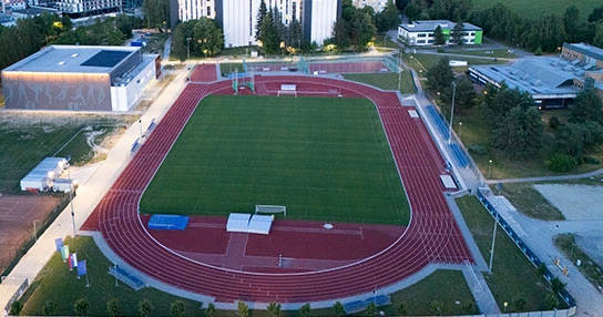 Exteriér Atletického štadióna UNIZA.