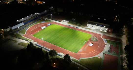 Exteriér v noci - Atletický štadión UNIZA.